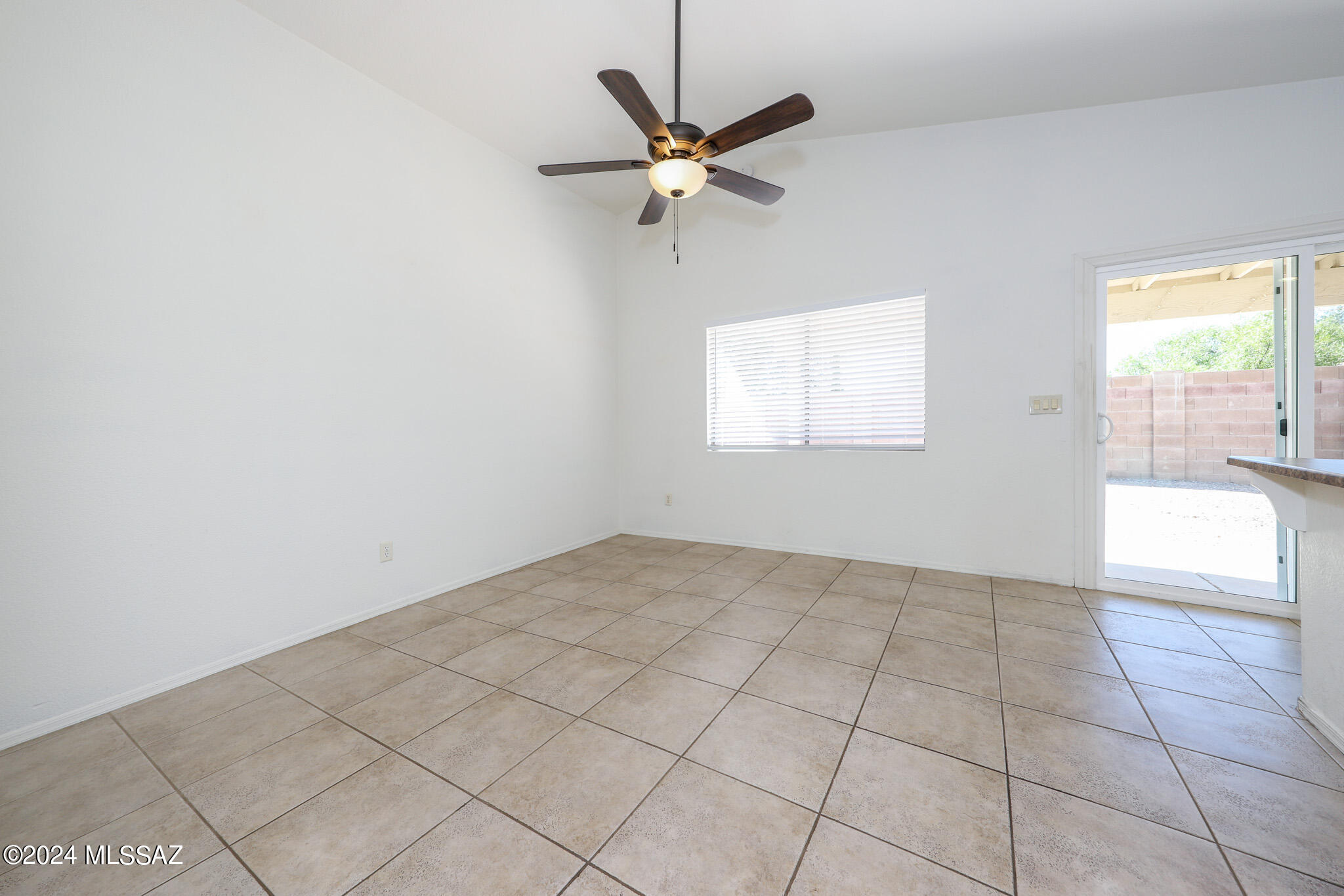 Mona Lisa (1-112) - Residential Lease