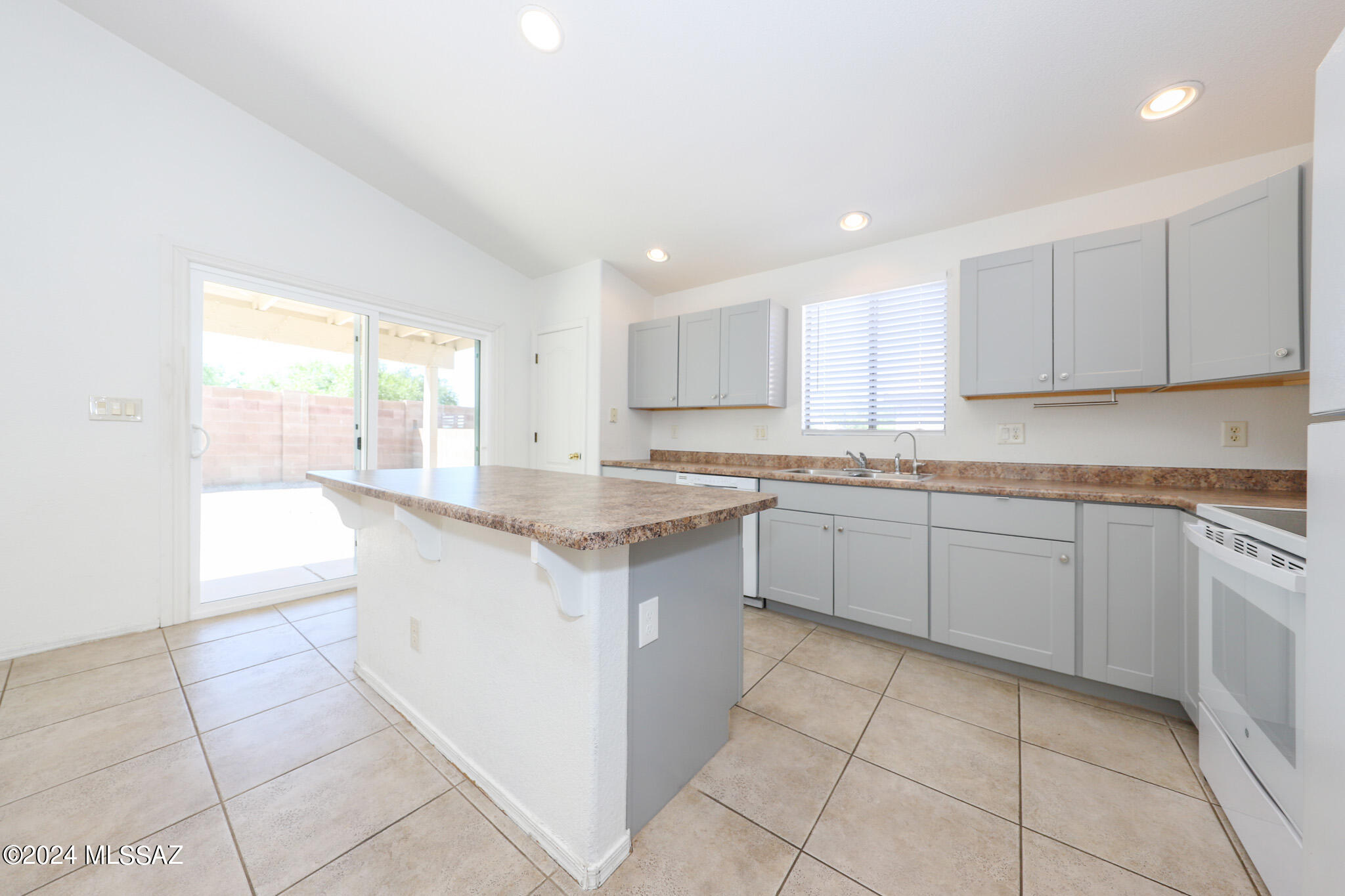 Mona Lisa (1-112) - Residential Lease
