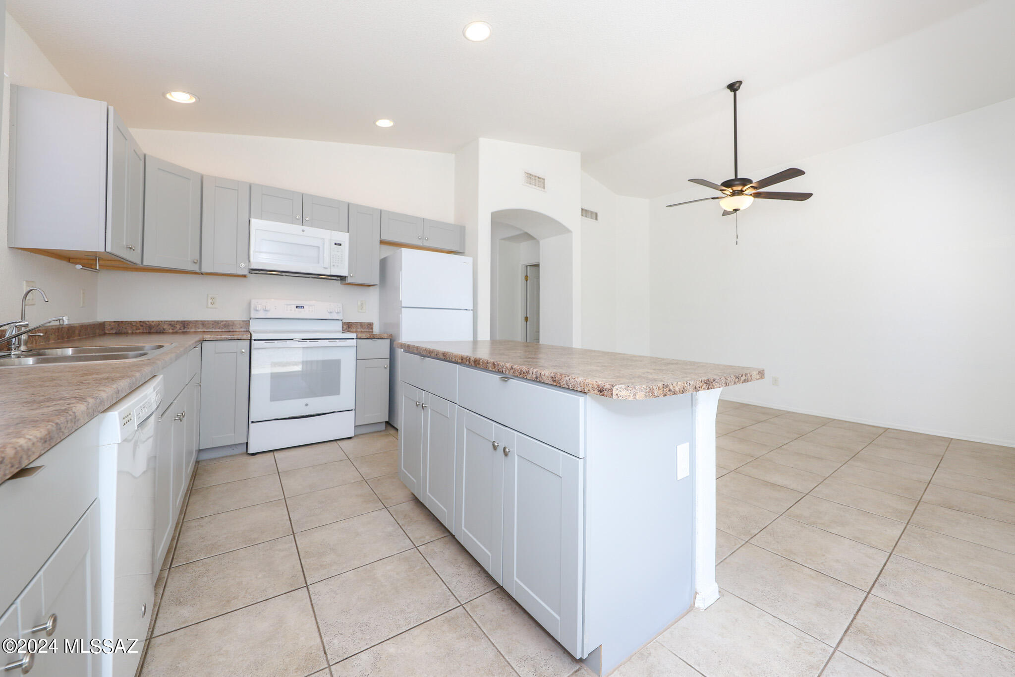 Mona Lisa (1-112) - Residential Lease