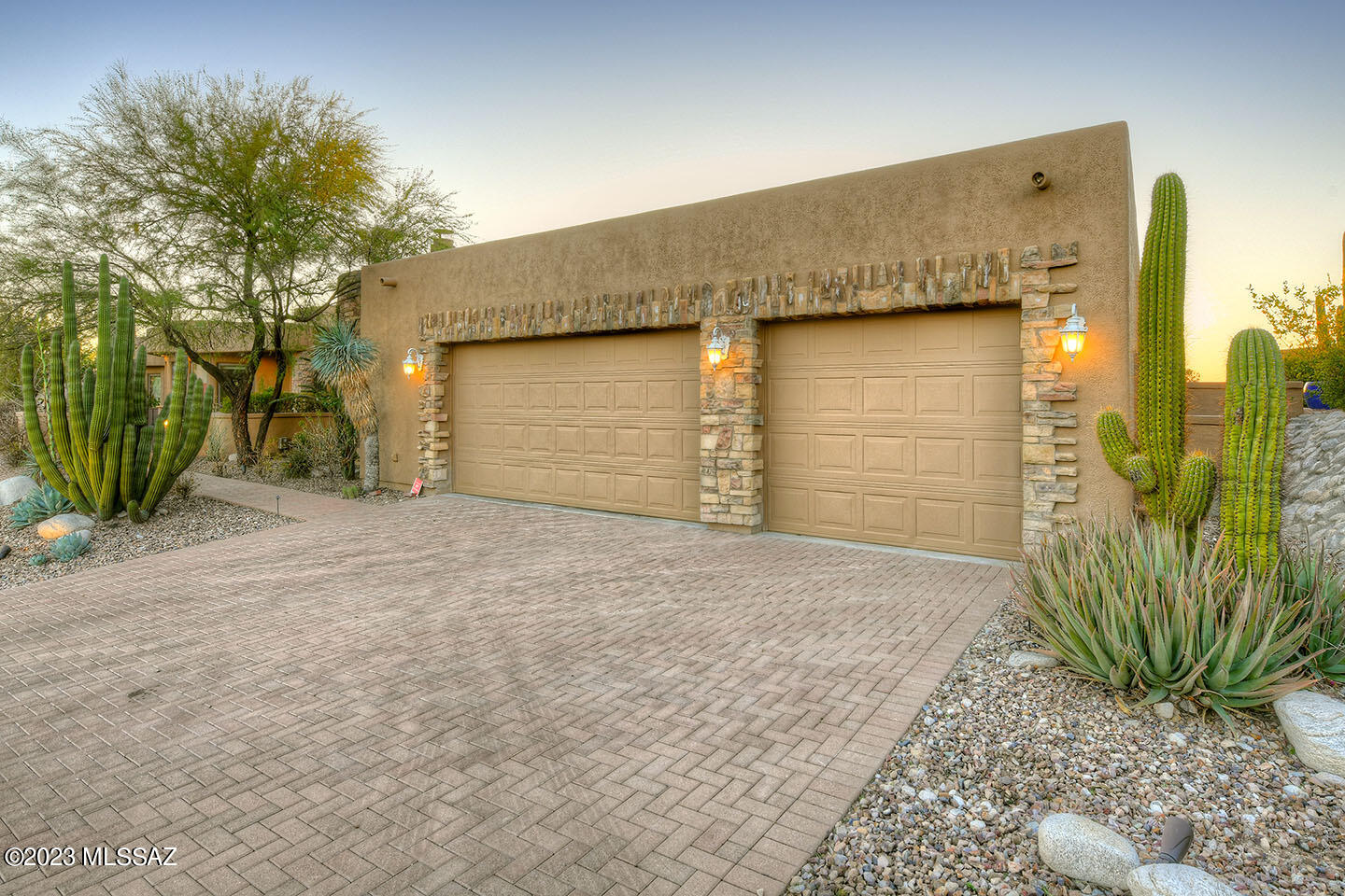 Sabino Mountain (1-290) - Residential