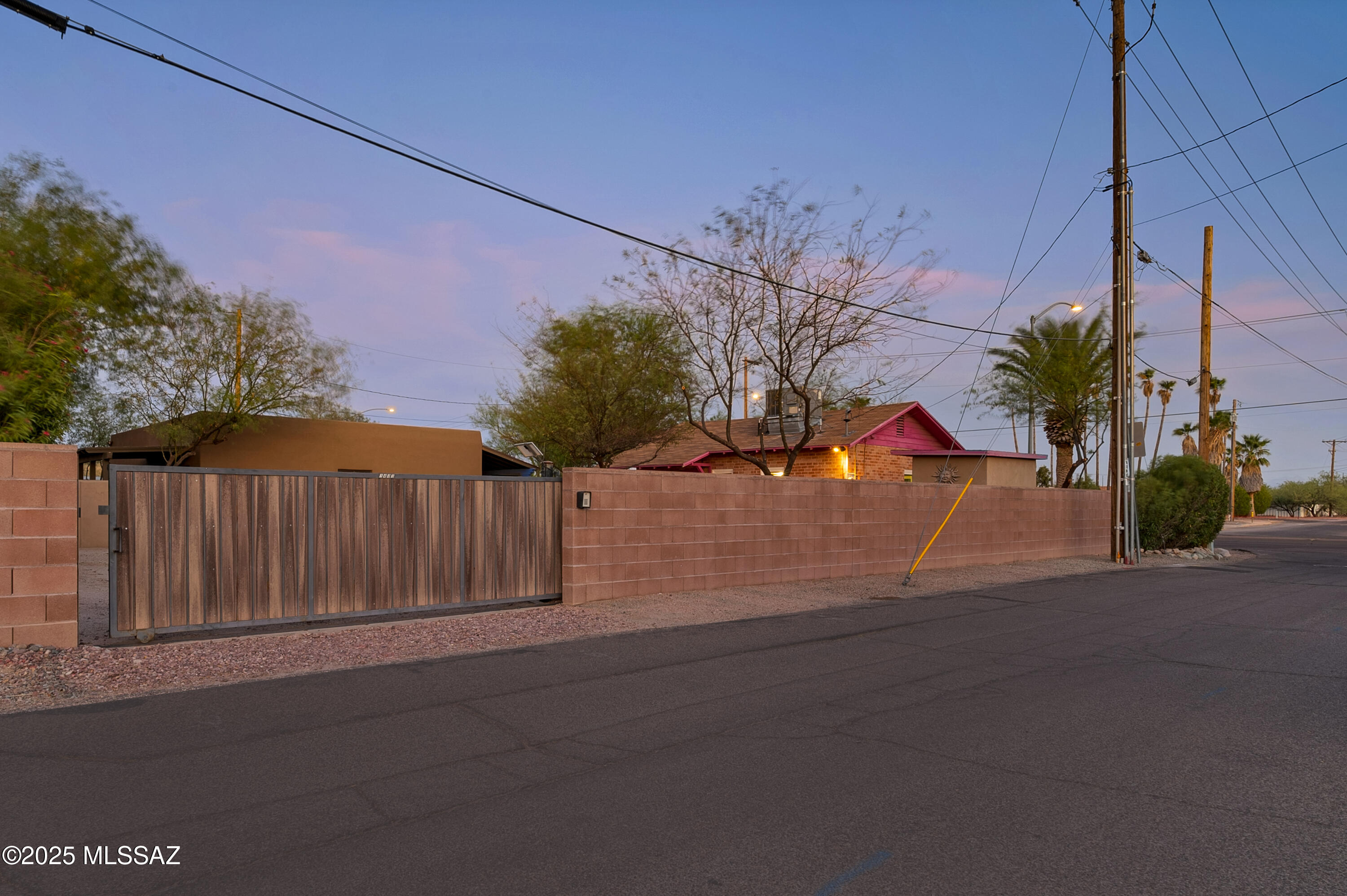 1403 E Prince Road