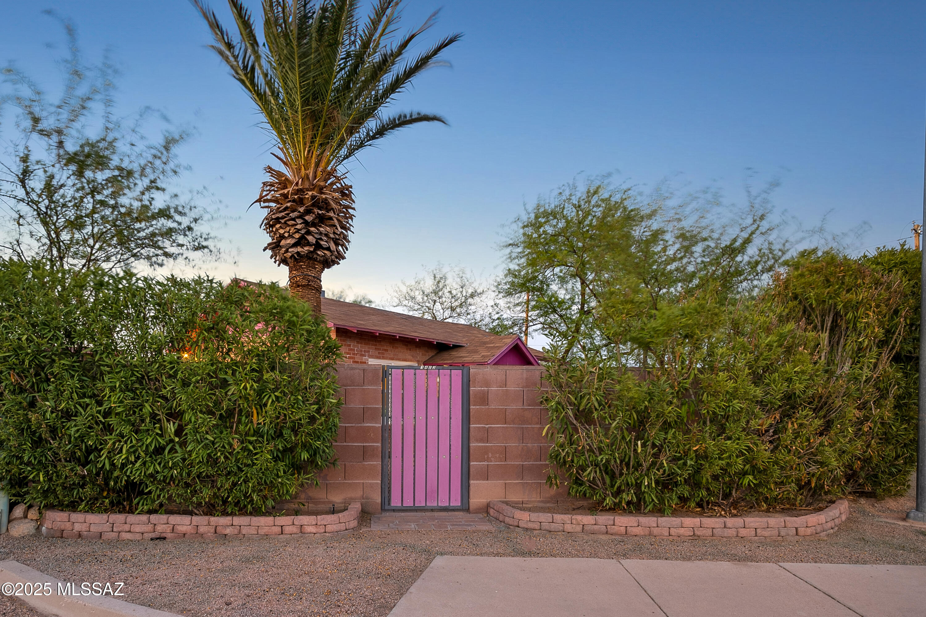 1403 E Prince Road