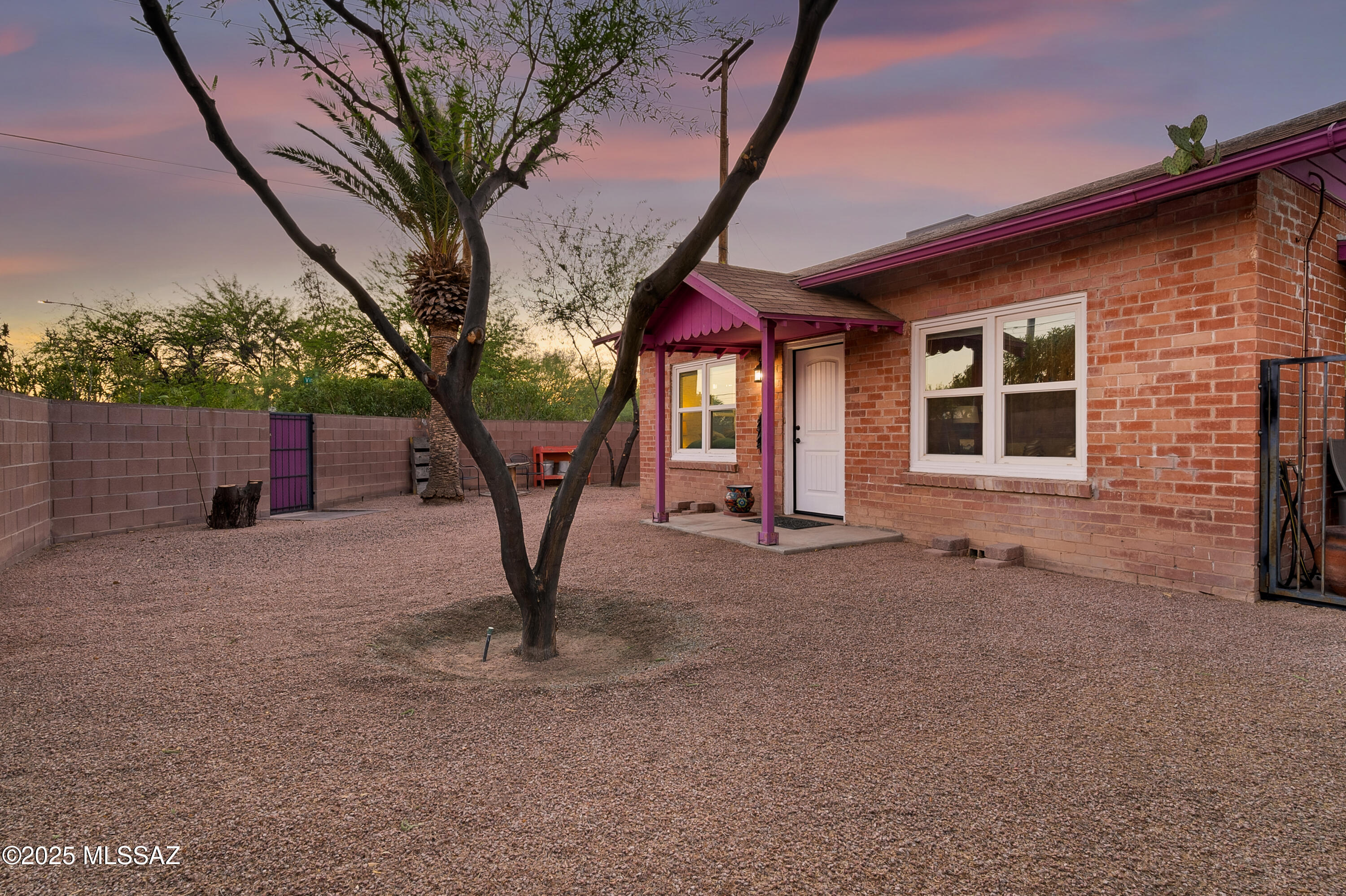 1403 E Prince Road