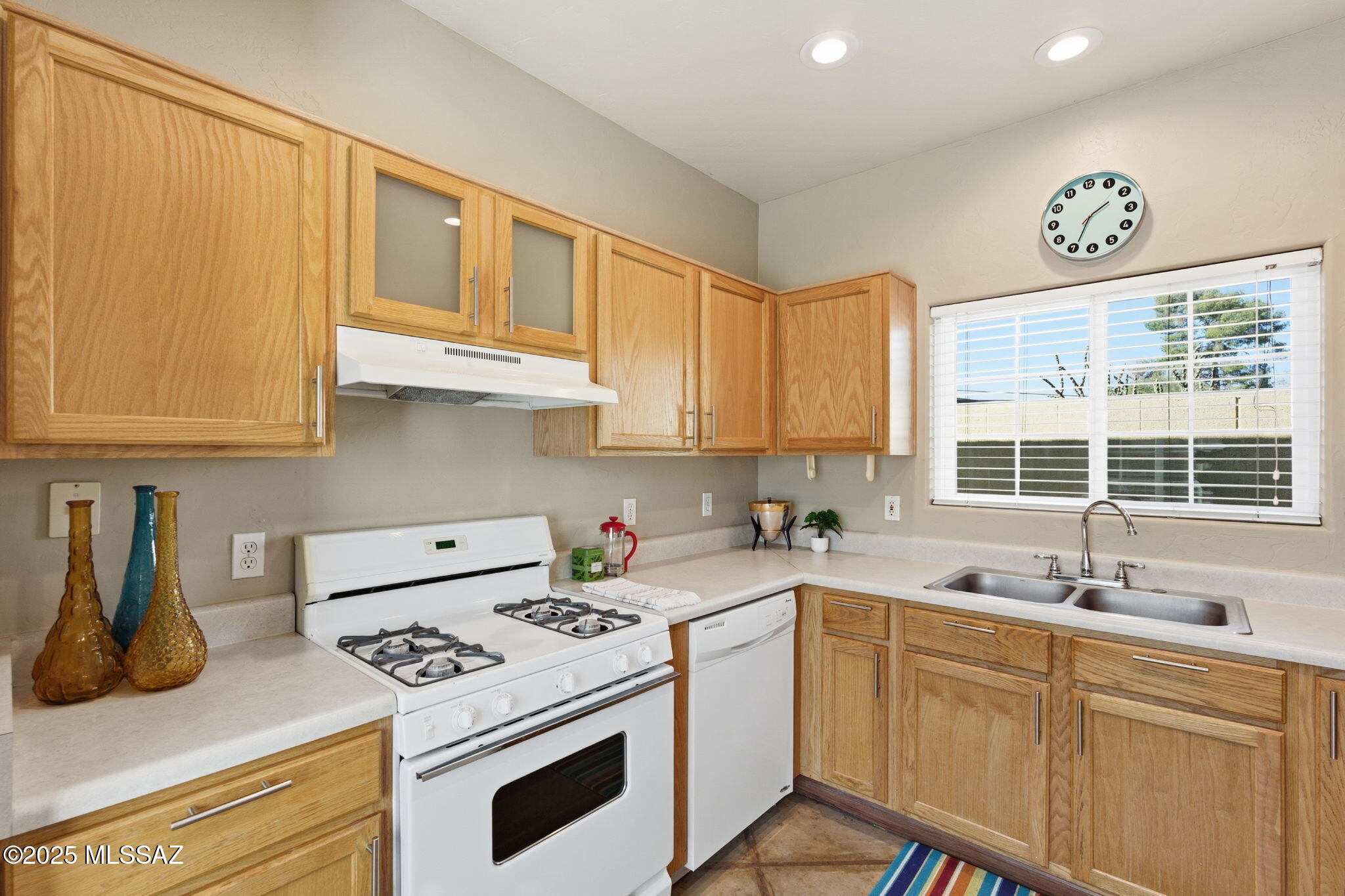 2925 N Adelaide Farms Place