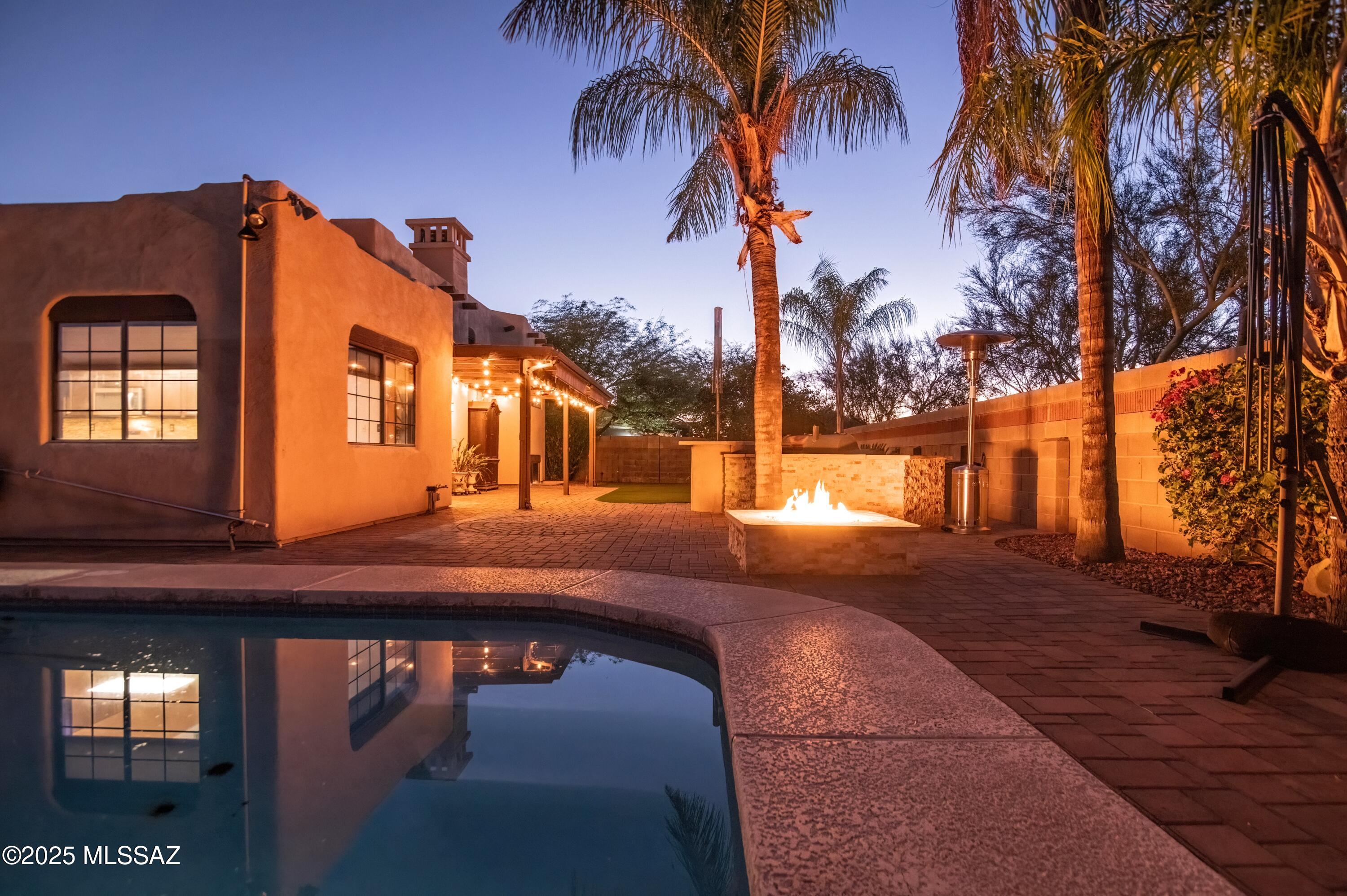 12831 N Meadview Way