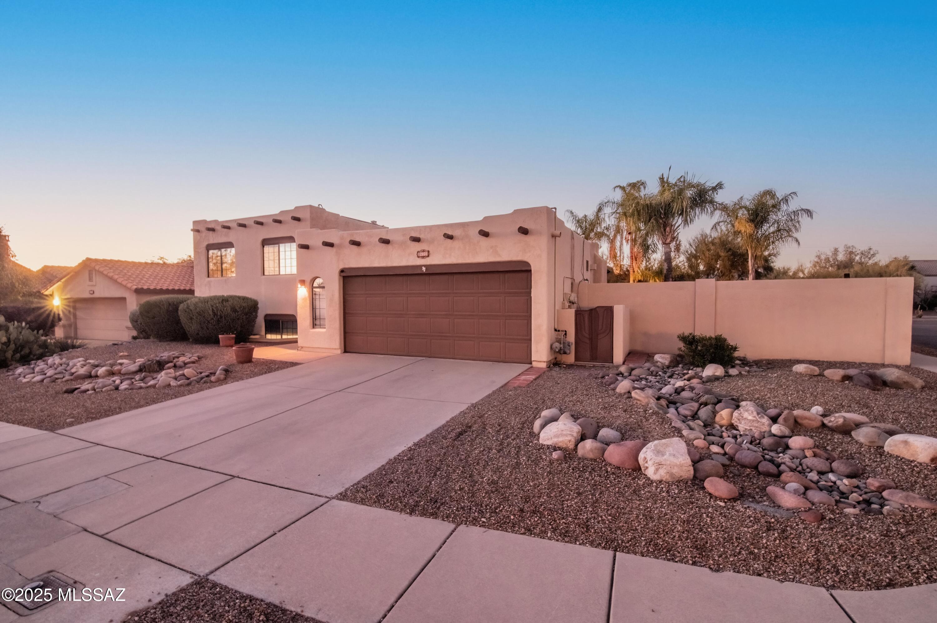 12831 N Meadview Way