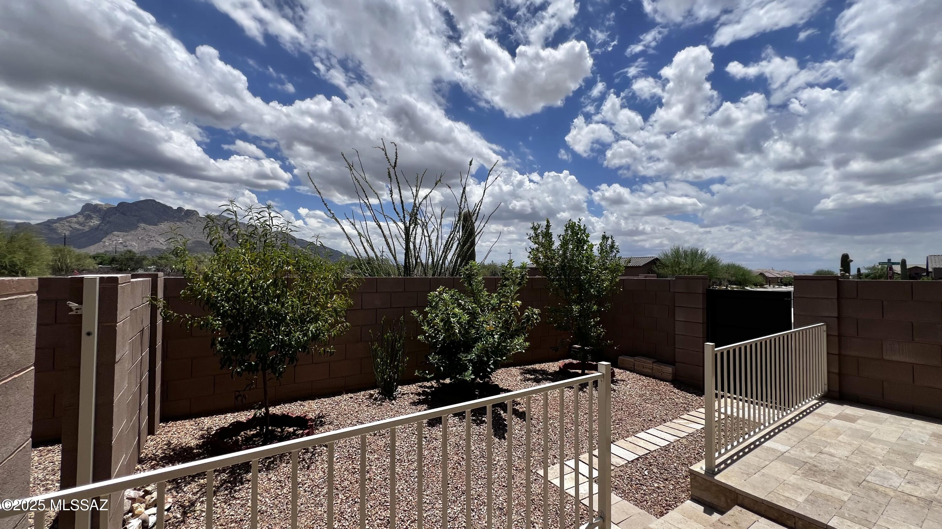 1608 W Niatross Place