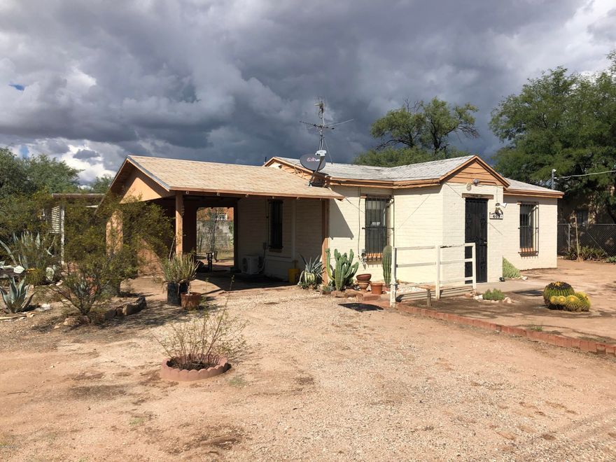 Your chance for huge savings with this historic fixer upper!  Convenient central location.  Features include 2 bedrooms and 1.5 bathrooms, Arizona room, covered patio all on a large premium corner lot.  Great potential just waiting for the right touch. Home sold AS IS.