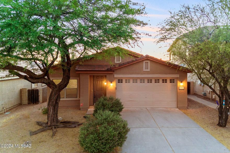 Seller to entertain/counter offers from $375k-$400k.Welcome to your new home in the heart of Rancho Vistoso! This charming 3-bedroom, 2-bathroom residence offers a serene retreat, backing to open space and showcasing the stunning natural desert landscape. As you step inside, you'll be greeted by a formal living and dining room, perfect for entertaining guests or enjoying quiet family dinners. The great room seamlessly flows into a functional kitchen, complete with matching white appliances and center island with a breakfast bar - ideal for casual dining and meal preparation. The spacious master bedroom provides a peaceful sanctuary, featuring an ensuite bath and generous walk-in closet. Combine comfort and convenience, with easy access to the local amenities and beauty of Oro Valley.