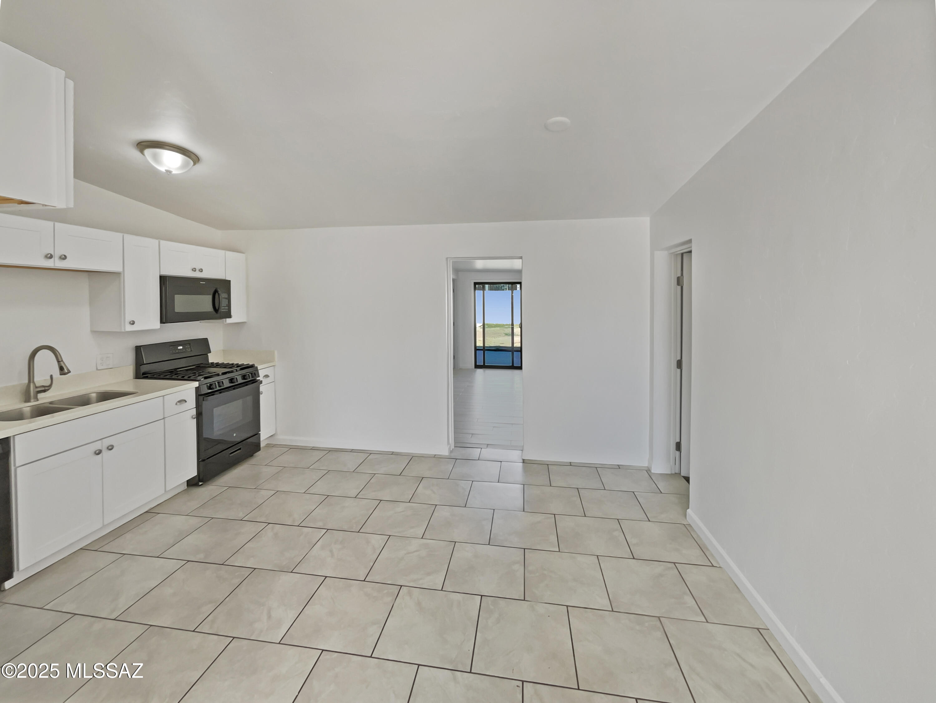 Miracle Mile Manor - Residential