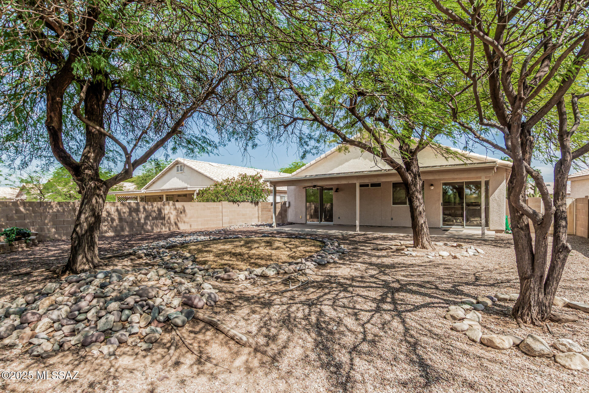 1989 W Cholla Vista Drive