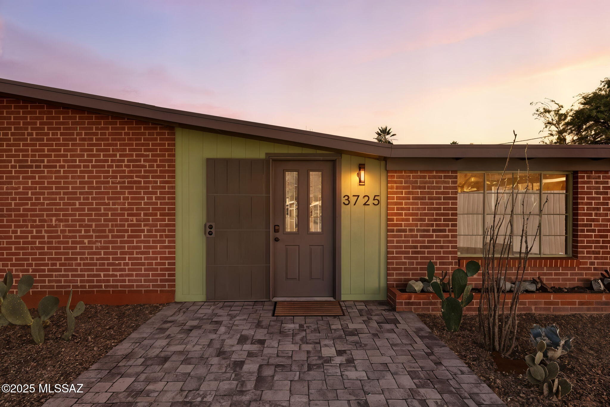 3725 N Warren Avenue