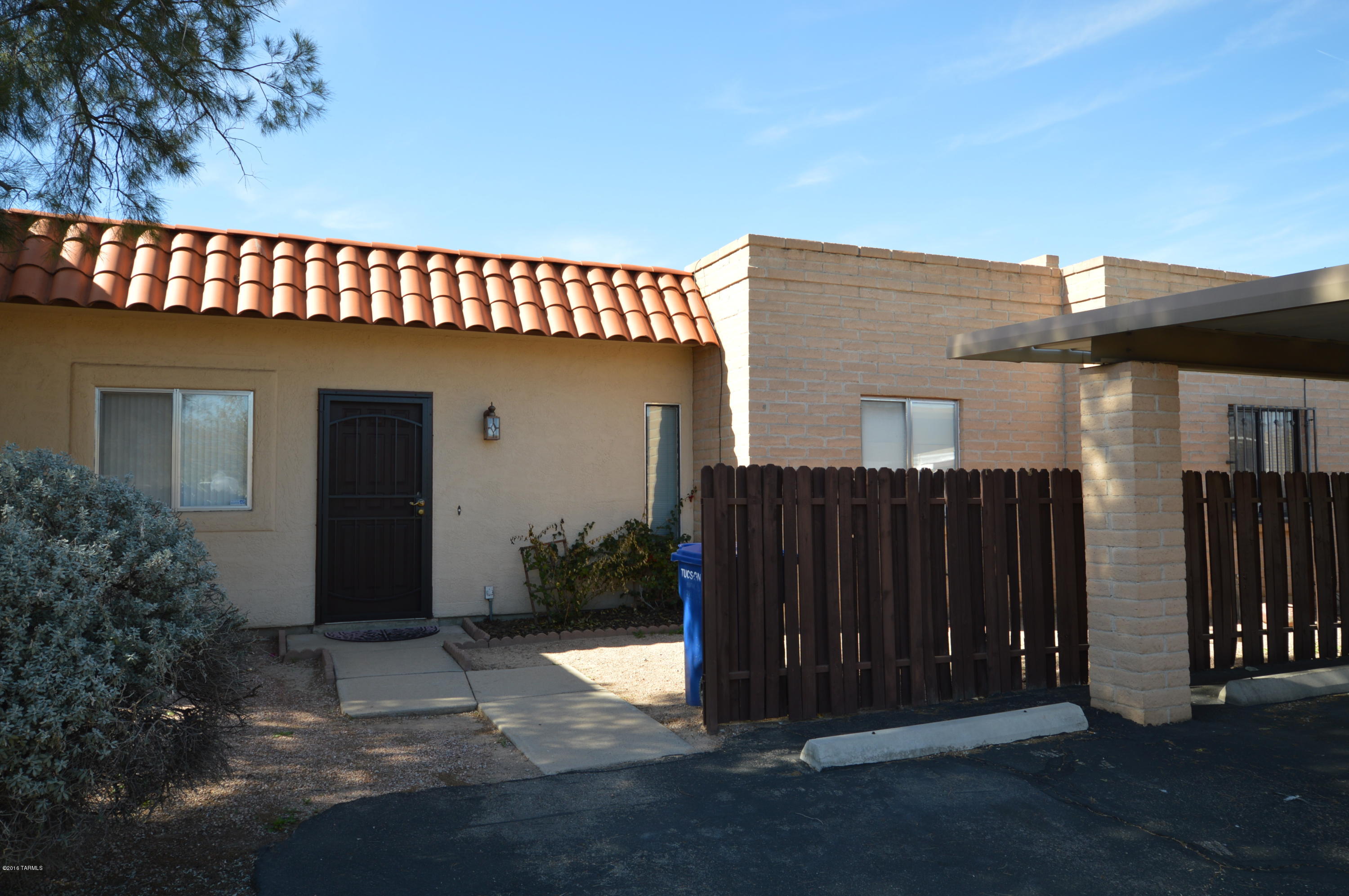 Pantano Park Townhouses - Residential Lease