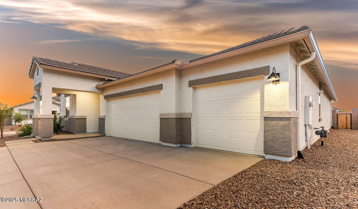 8674 W Soaptree Yucca Place