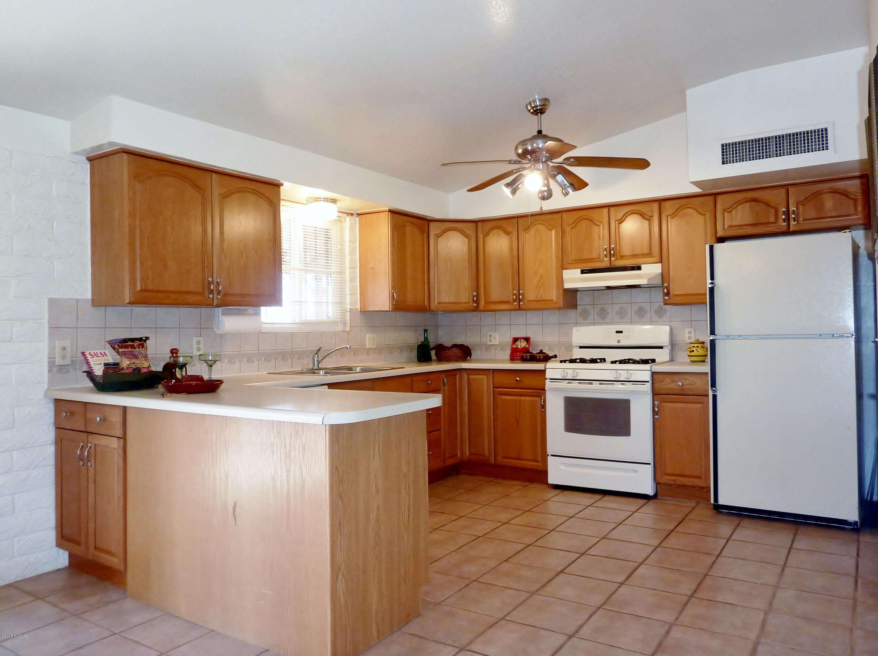 Casas Adobes Park (416-540) - Residential