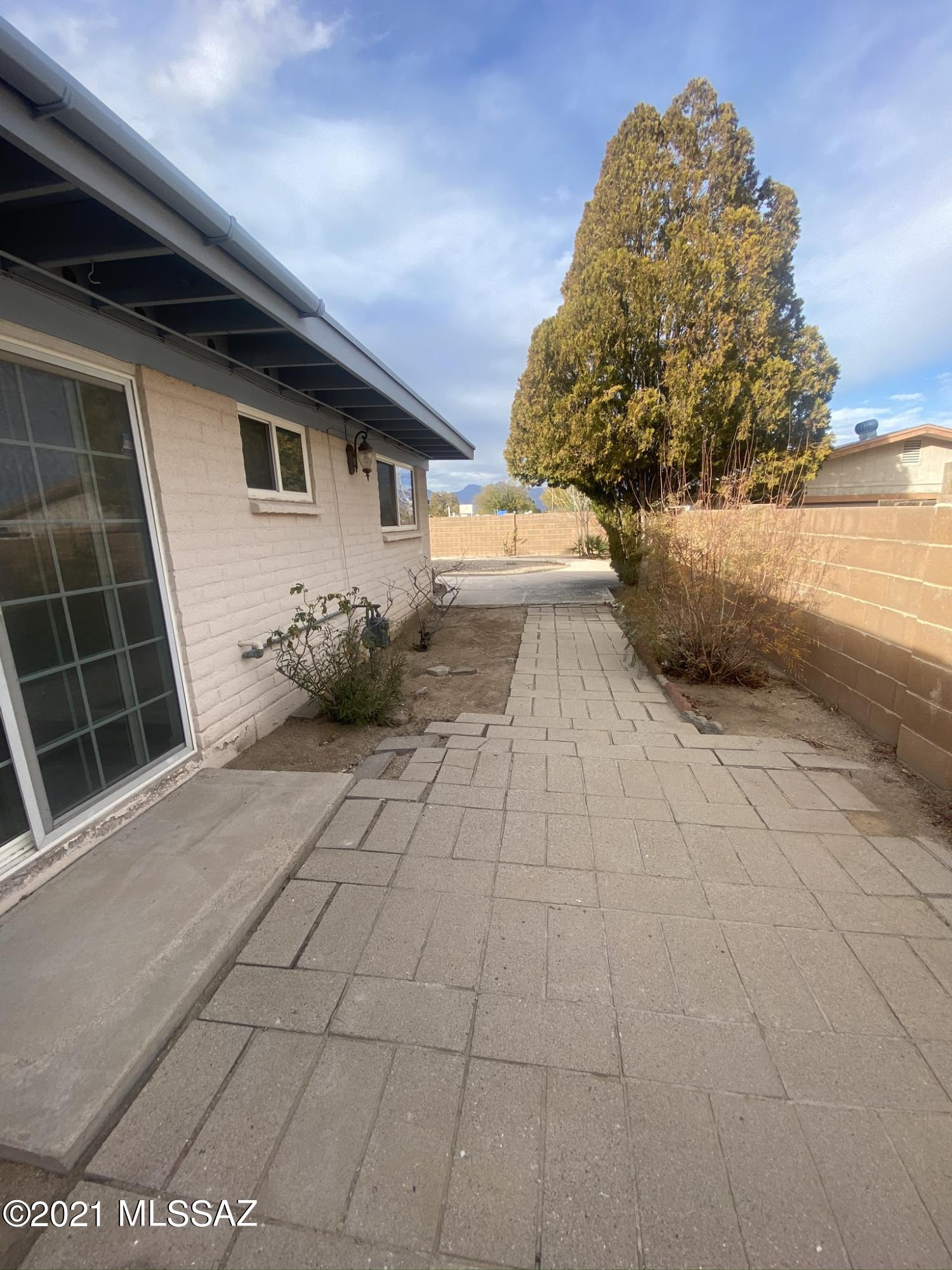 Lakecrest NO. 3 (178-325) - Residential Lease