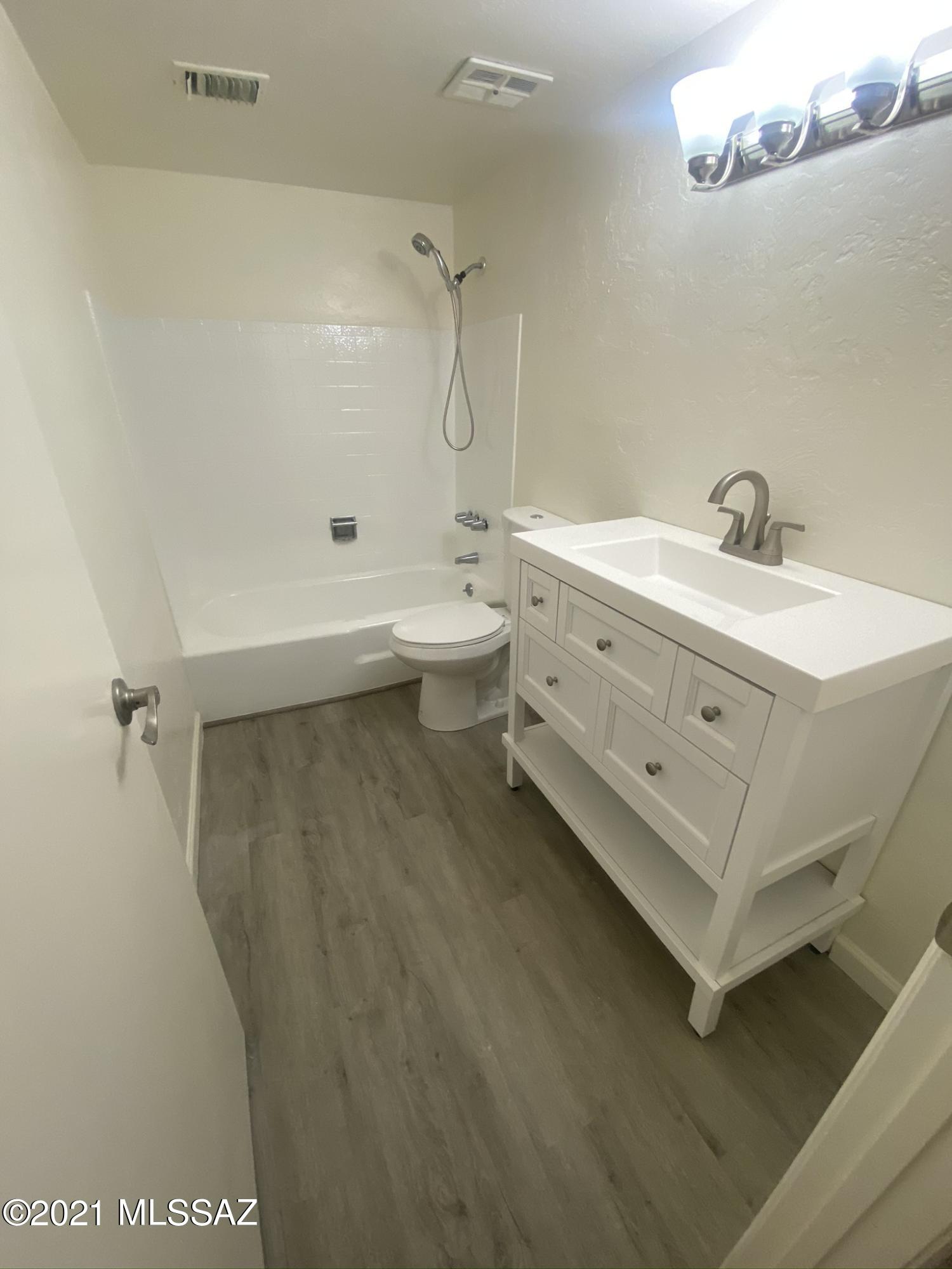 Lakecrest NO. 3 (178-325) - Residential Lease