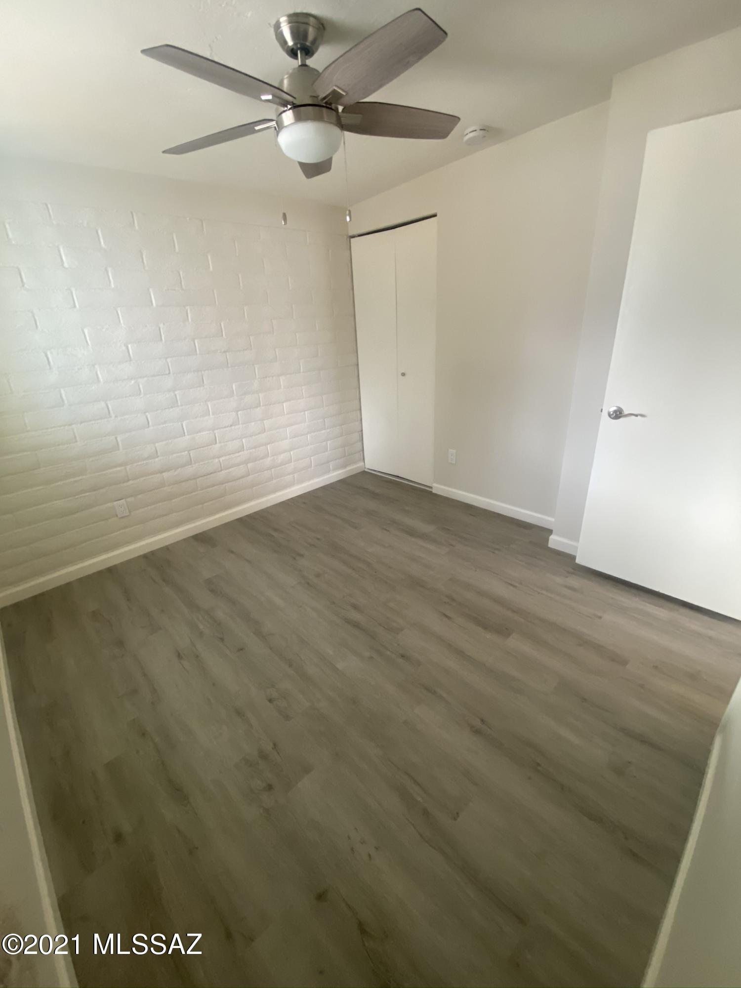 Lakecrest NO. 3 (178-325) - Residential Lease