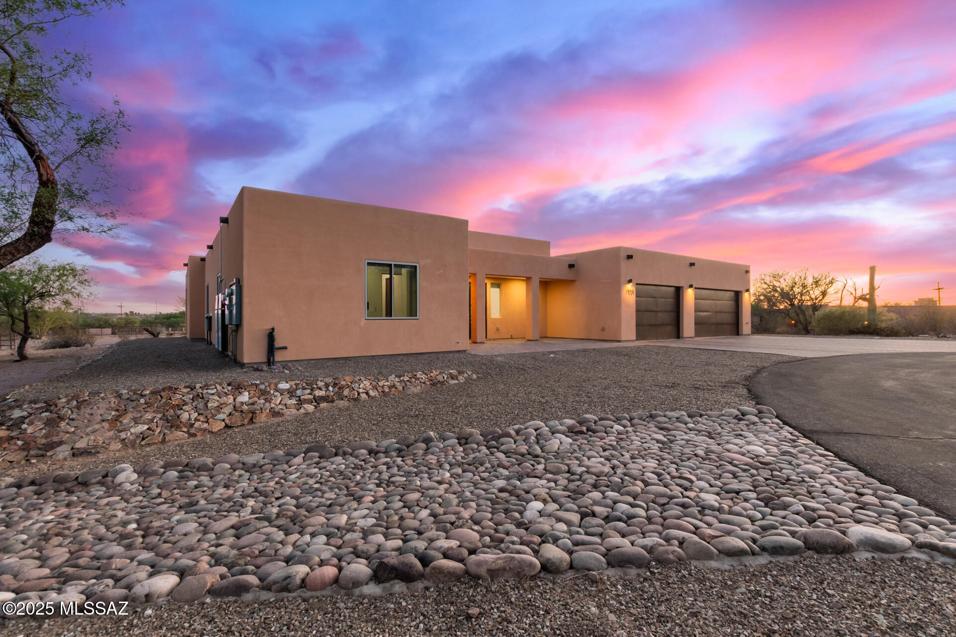 Hacienda De Tanque Verde (1-12) - Residential