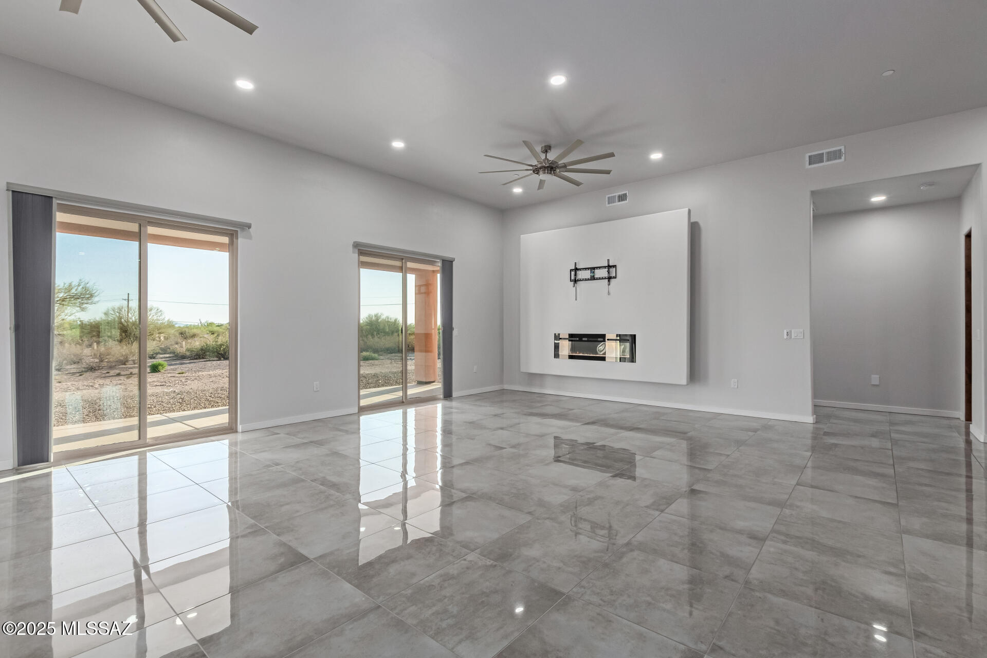 Hacienda De Tanque Verde (1-12) - Residential