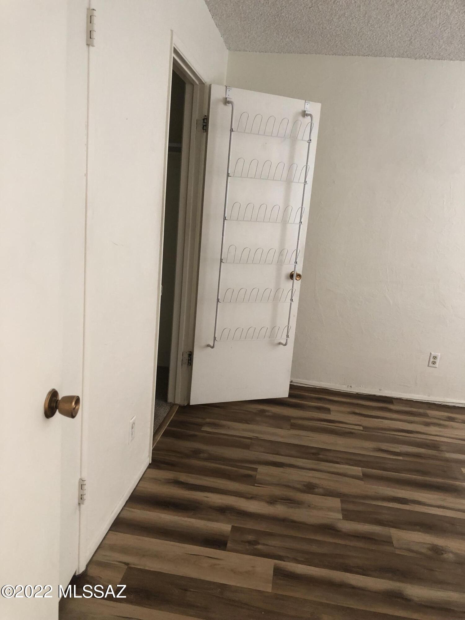 Villa Del Vista Condominium - Residential
