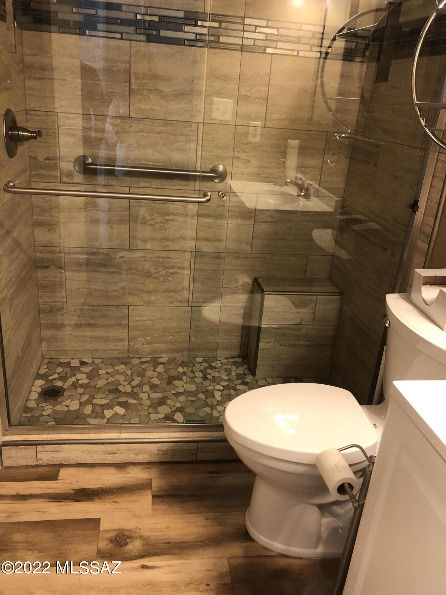 Villa Del Vista Condominium - Residential