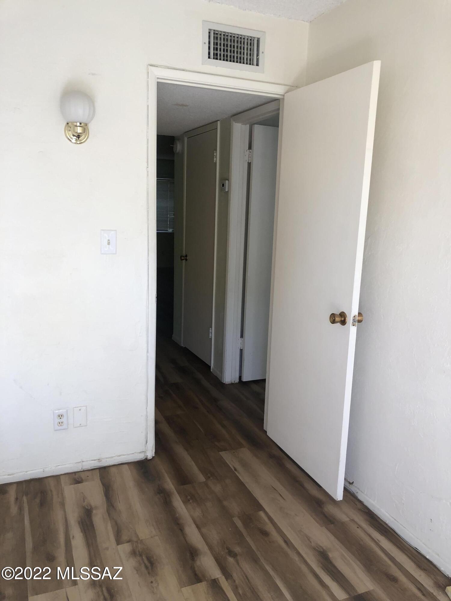 Villa Del Vista Condominium - Residential