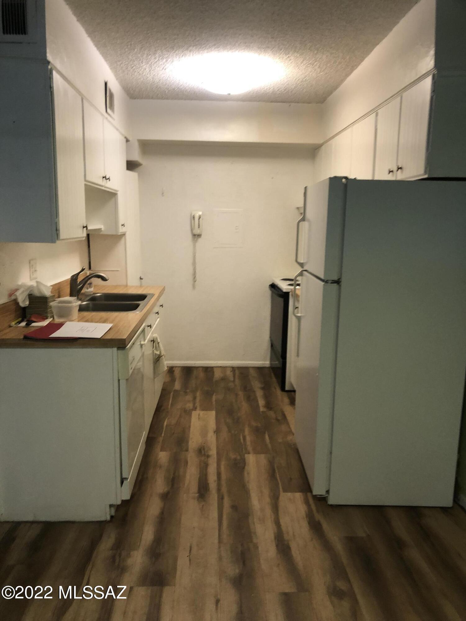Villa Del Vista Condominium - Residential