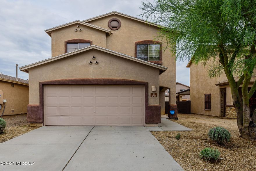 First time on the market! This 2 story offers 4 bedroom  and a den!. The Kitchen have been updated with granite counters, stainless steel appliances and ceramic tiles. Master bedroom on the second floor offers a unique bonus space, perfect for an extended vanity station or a sitting area. The spacious low maintenance back yard makes a  great entertaining area or add a pool. Very easy access to the freeway, shopping and schools. Schedule your showing Today!