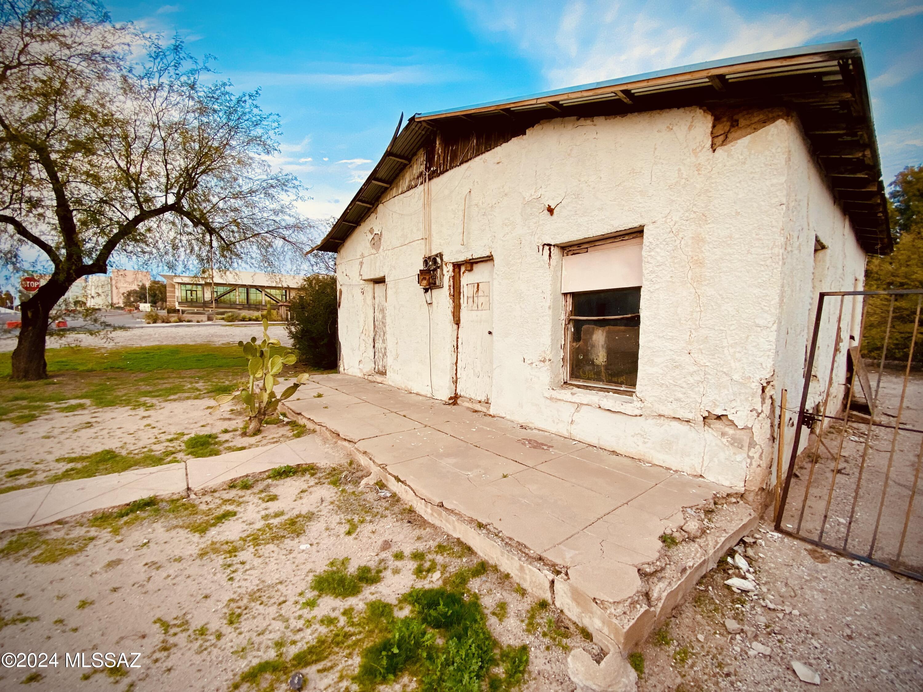 403 S El Paso Avenue