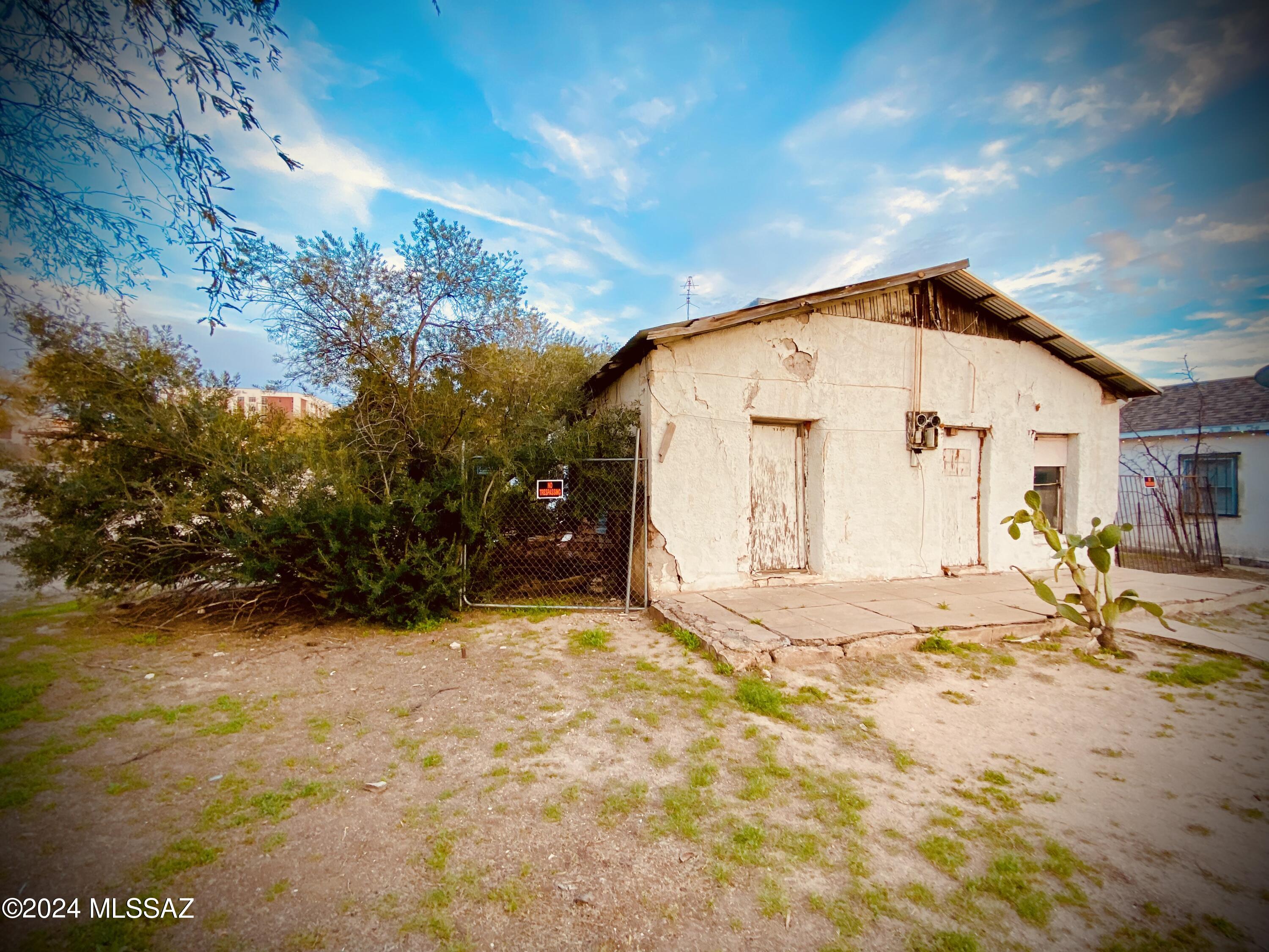403 S El Paso Avenue