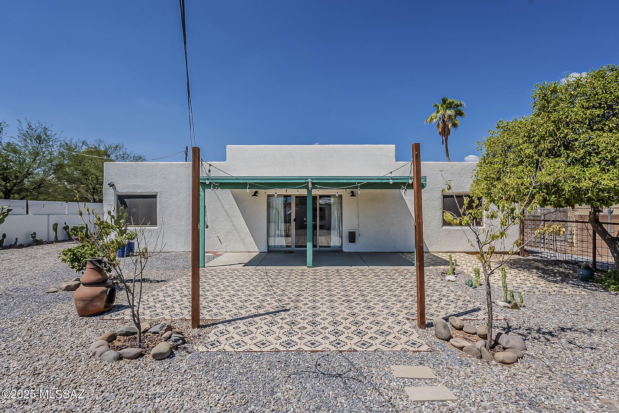 2002 N Winstel Boulevard