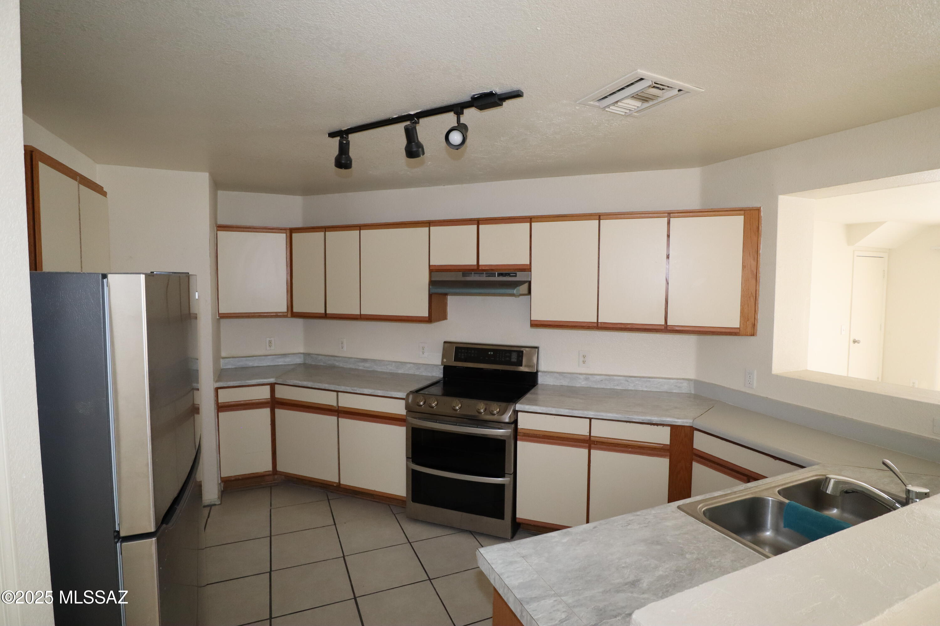 553 W Tiger Shark Road