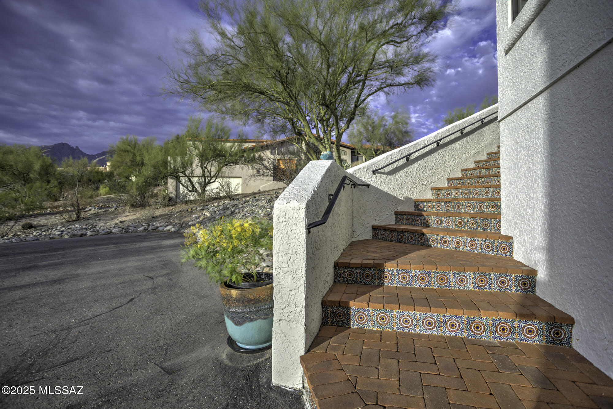Las Alturas (1-167) - Residential