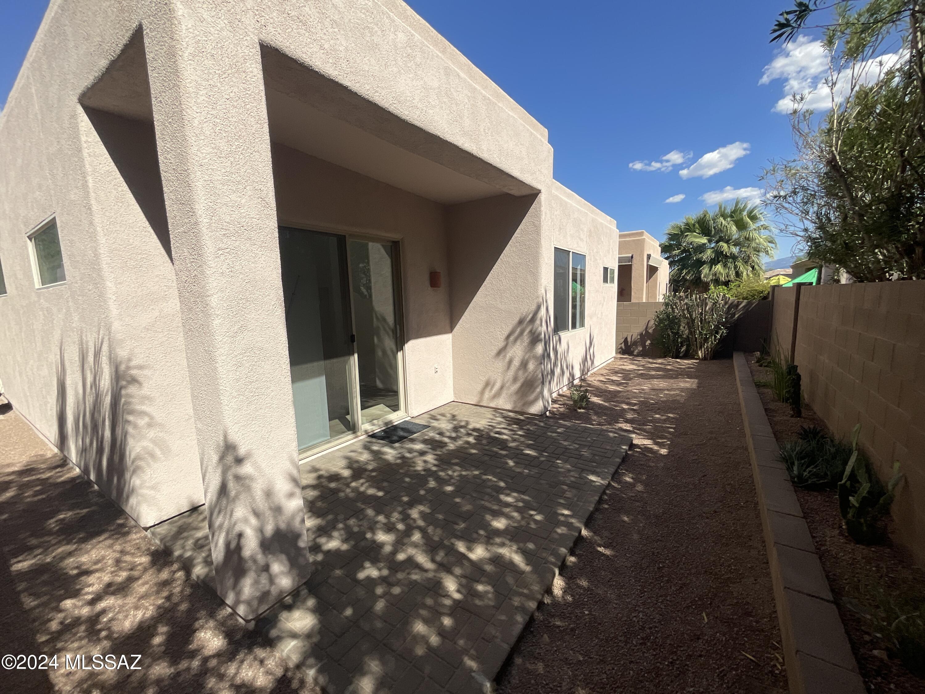 Rancho Esperero (1-343) - Residential Lease
