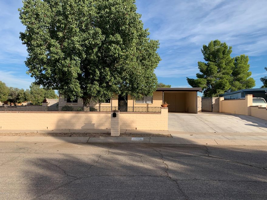 Located on a corner Lot, this beautiful 4 bedroom, 2 bath home has been updated and is ready for move in!!!! Interior features wood flooring & tile flooring plus new carpet in bedrooms, new kitchen cabinets & countertops plus new SS appliances. Bathrooms have been updated with new vanities & tile shower surround. Updated fixtures, fresh interior paint, window coverings already there, large block wall in rear yard plus double gate.