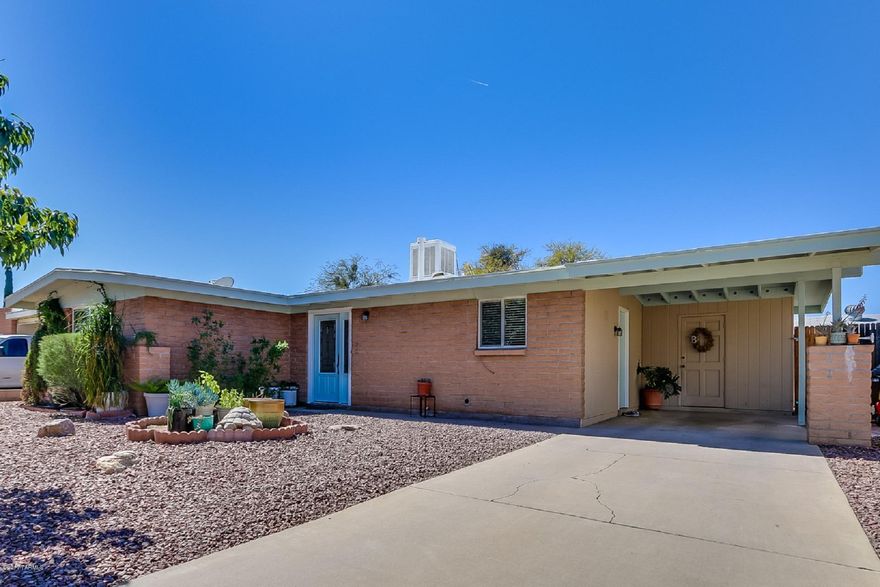 Lovely 2 bedroom, 2 bath with large yard in convenient northwest Tucson. Remodeled kitchen with newer counters, vintage style cabinets, built-in microwave & newer stove. Beautiful travertine flooring, dual pane windows, new doors & recessed lighting throughout. Master bath has new travertine tile surrounding shower with newer cabinets, counter & vanities. Large backyard has a mature mesquite tree for great shade and firepit to keep you warm while enjoying the night sky. Hurry, this one won't last!!