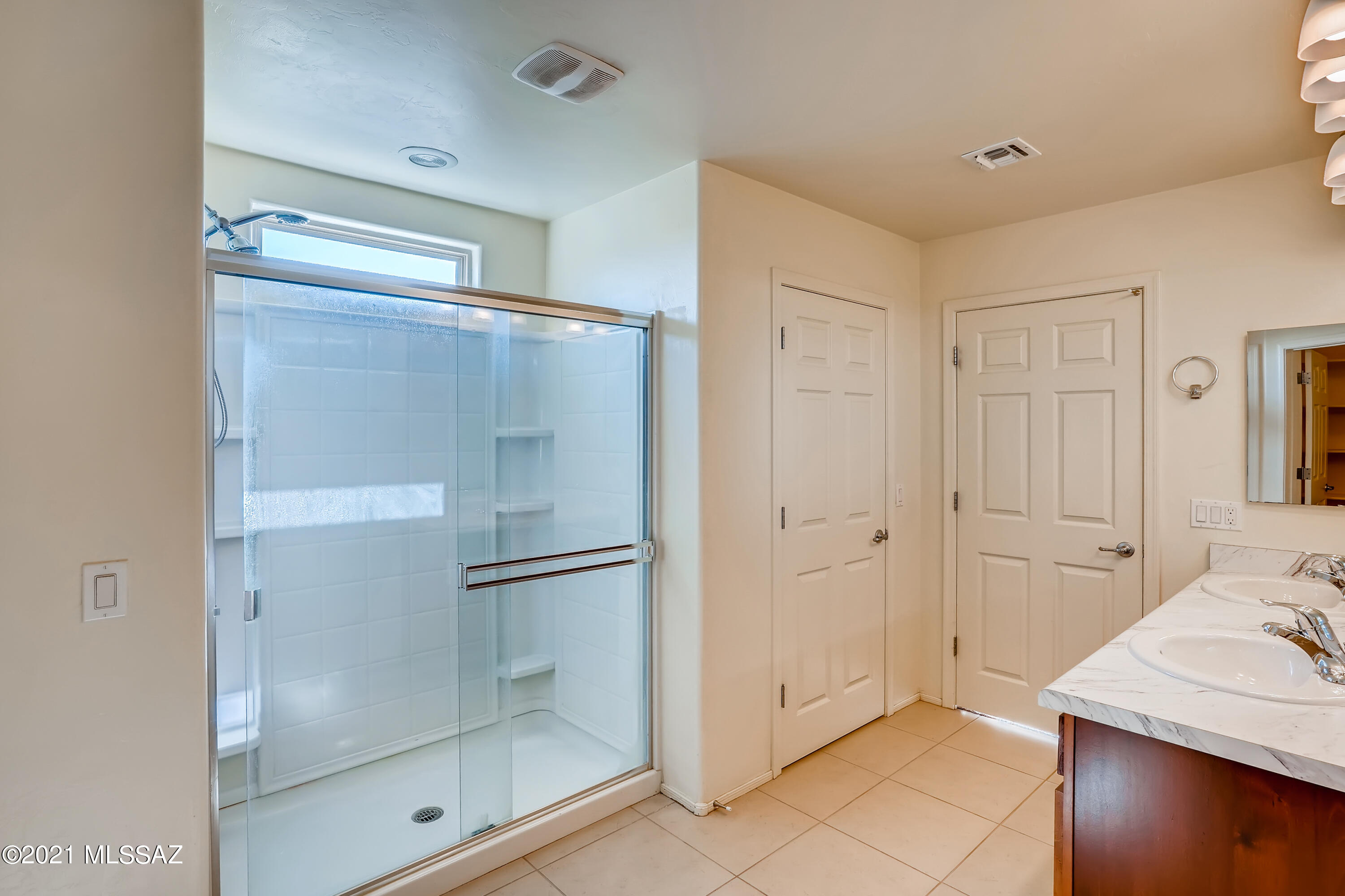 Vista Del Lago Norte SQ20140780198 - Residential