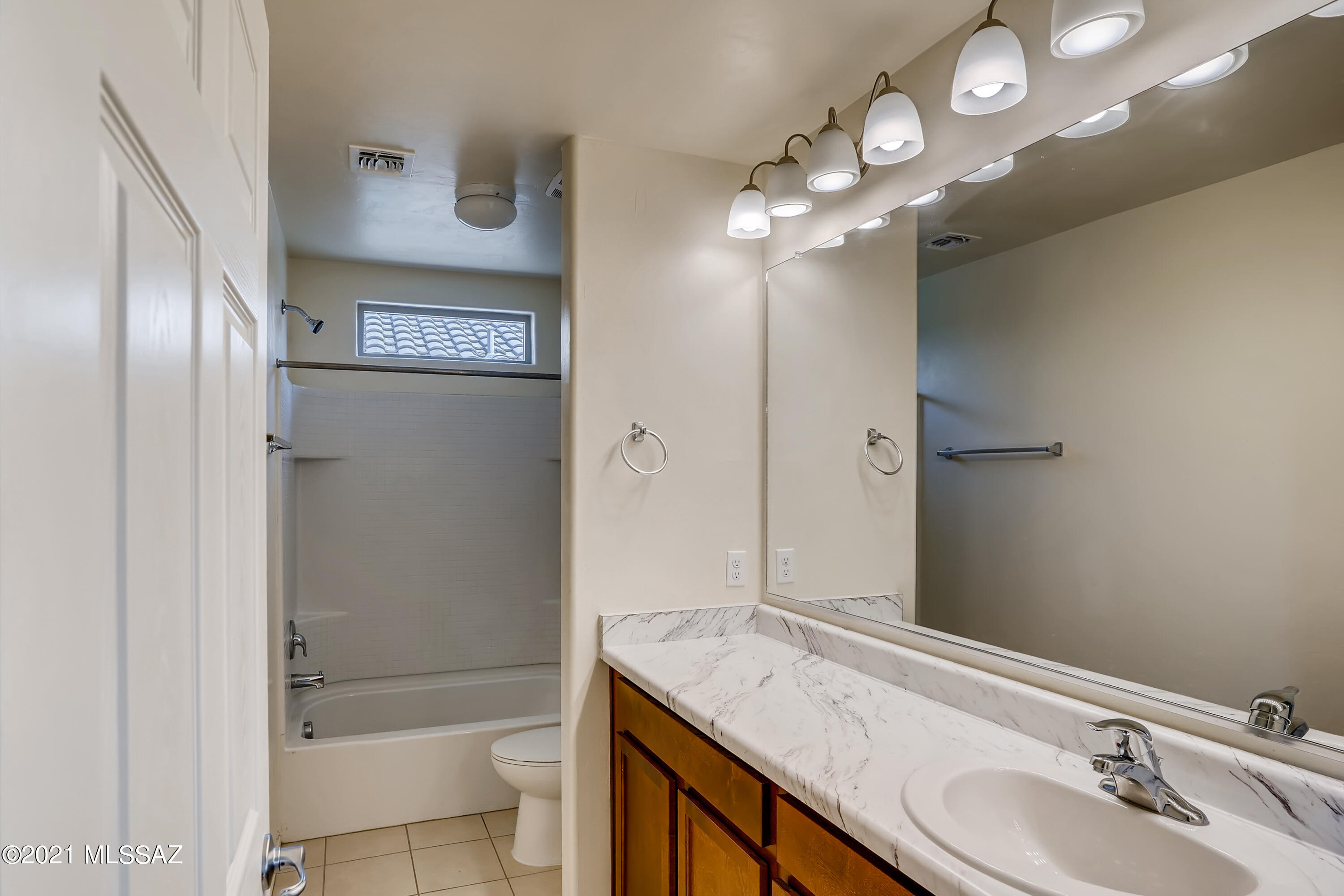 Vista Del Lago Norte SQ20140780198 - Residential