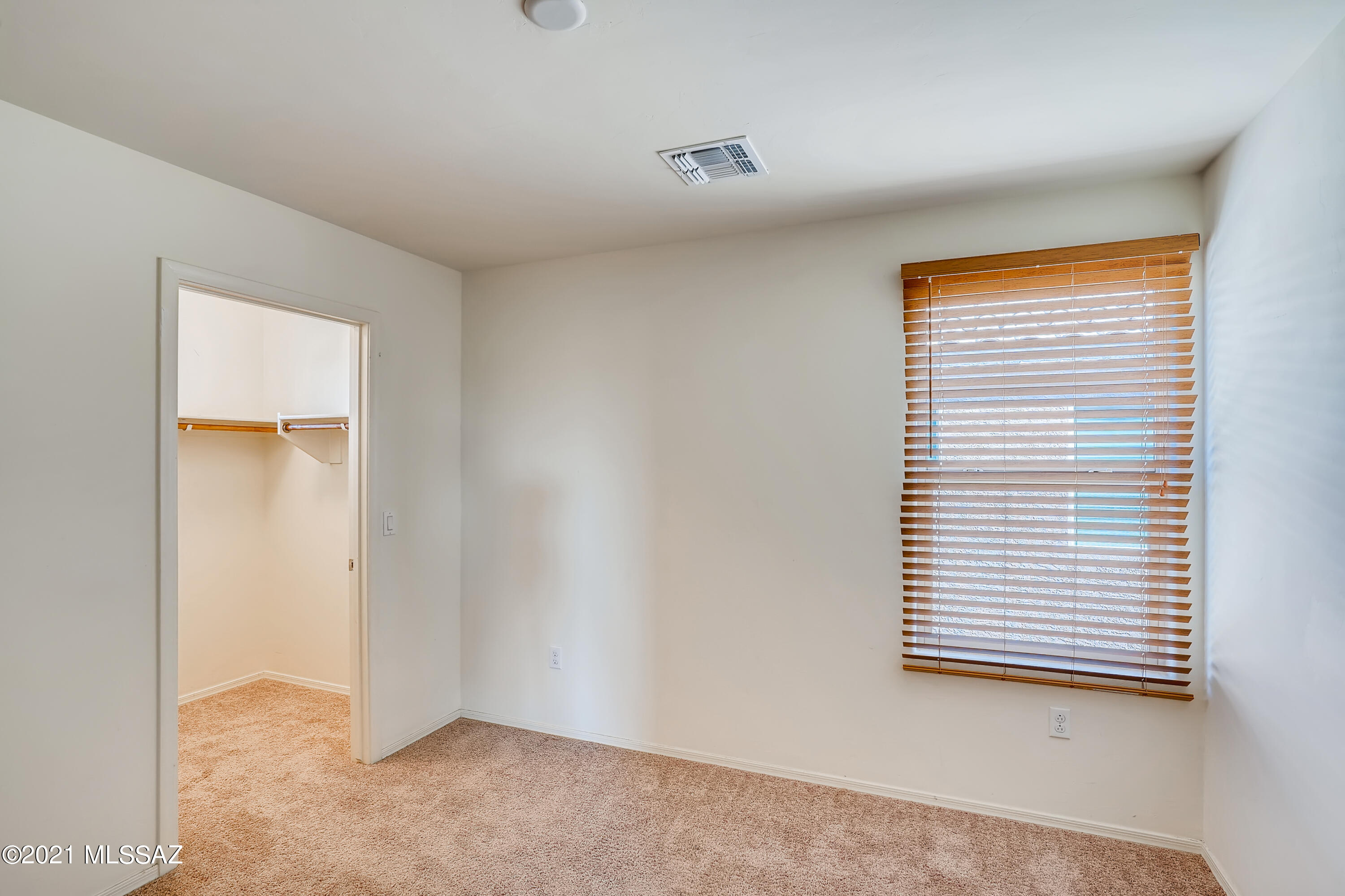 Vista Del Lago Norte SQ20140780198 - Residential