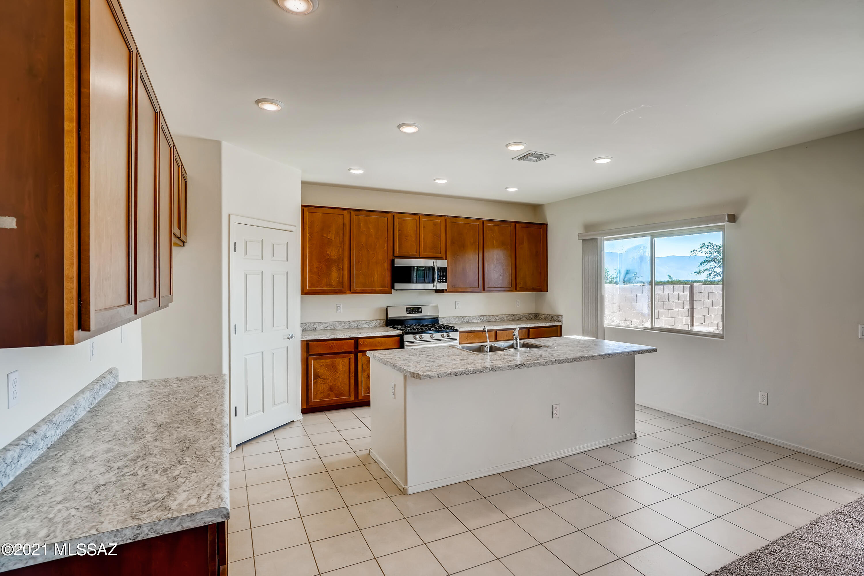 Vista Del Lago Norte SQ20140780198 - Residential