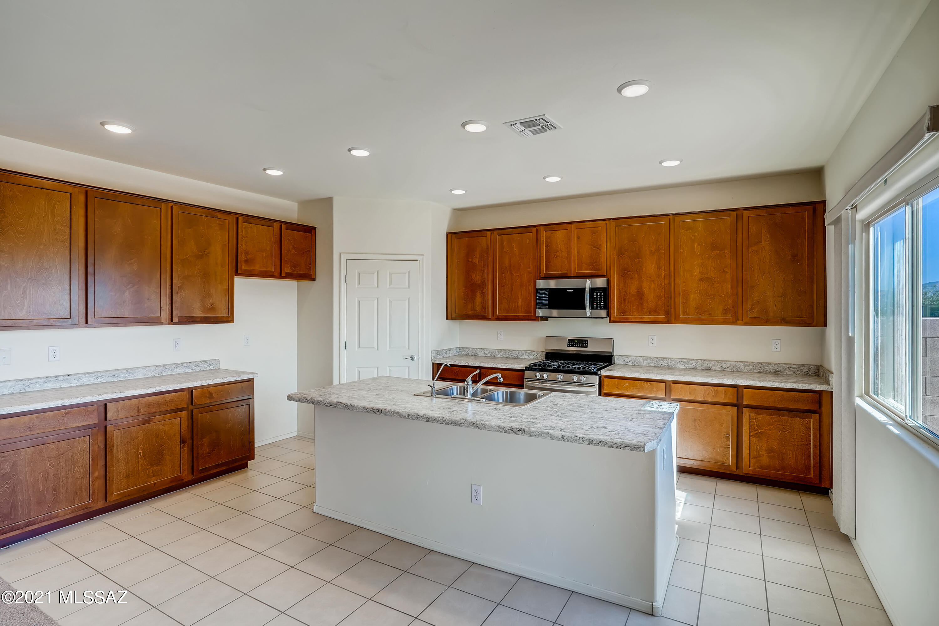 Vista Del Lago Norte SQ20140780198 - Residential