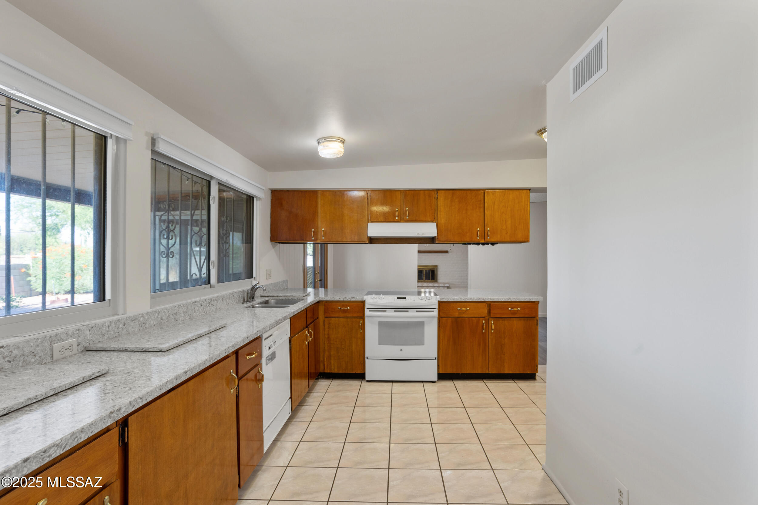 7457 E 45th Street