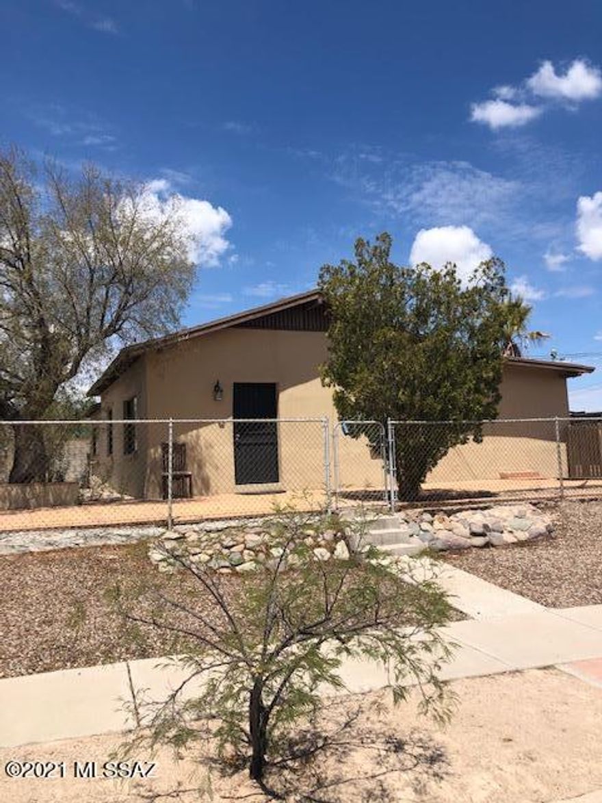 Fully remodeled  home in 2018 .Home look like 
new a must. Close to downtown area. Centrally
located.