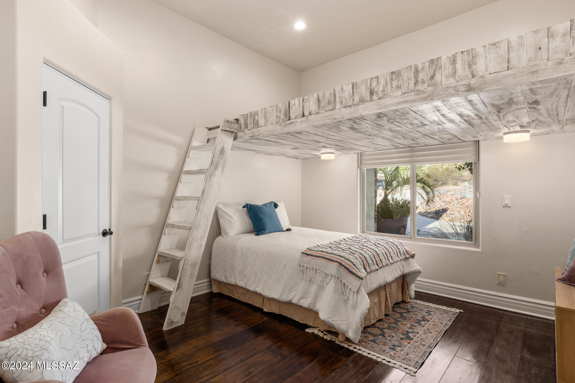 Tecolote De Oro (1-14) - Residential