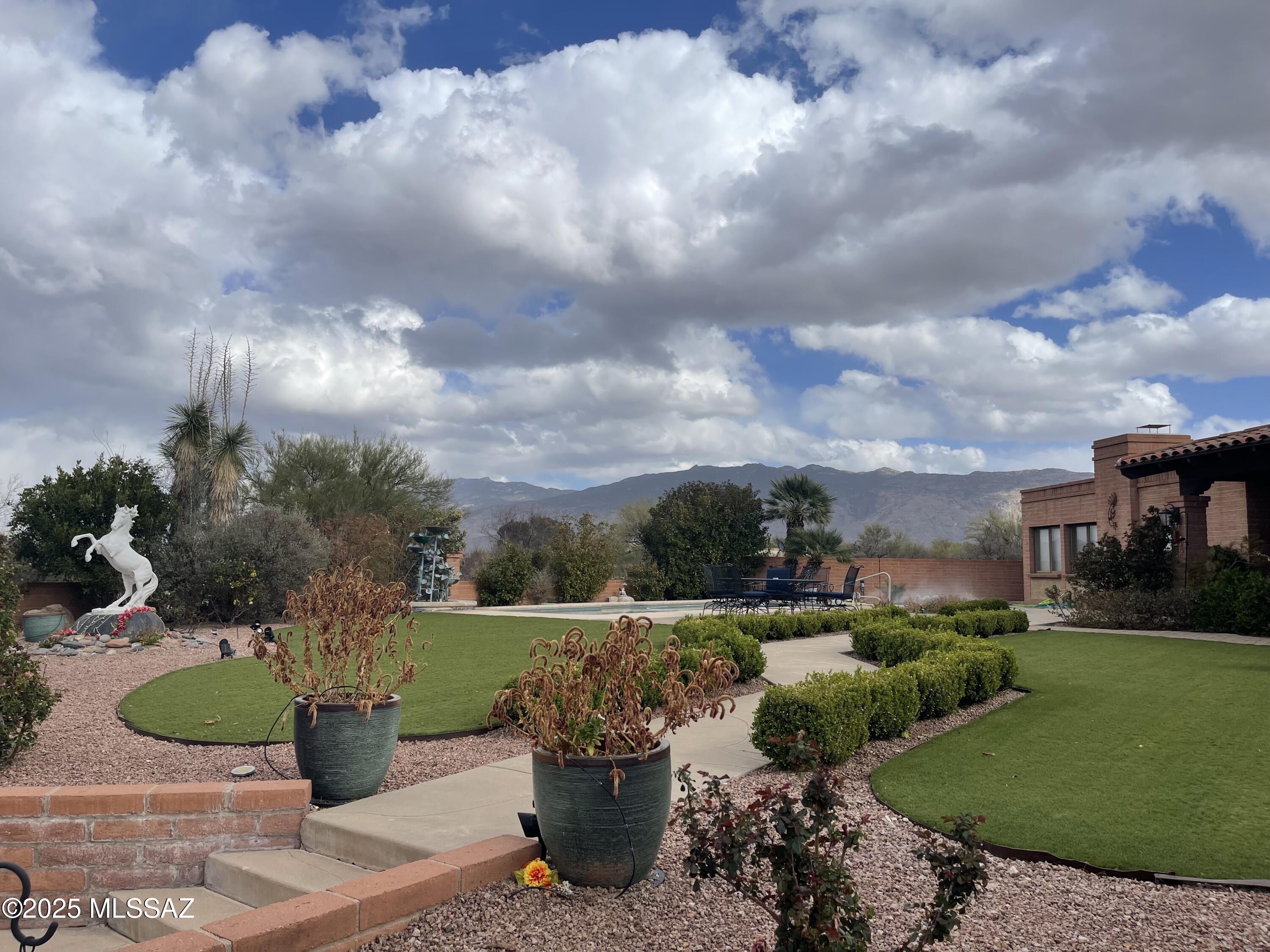 942 N Rancho Del Jefe Loop