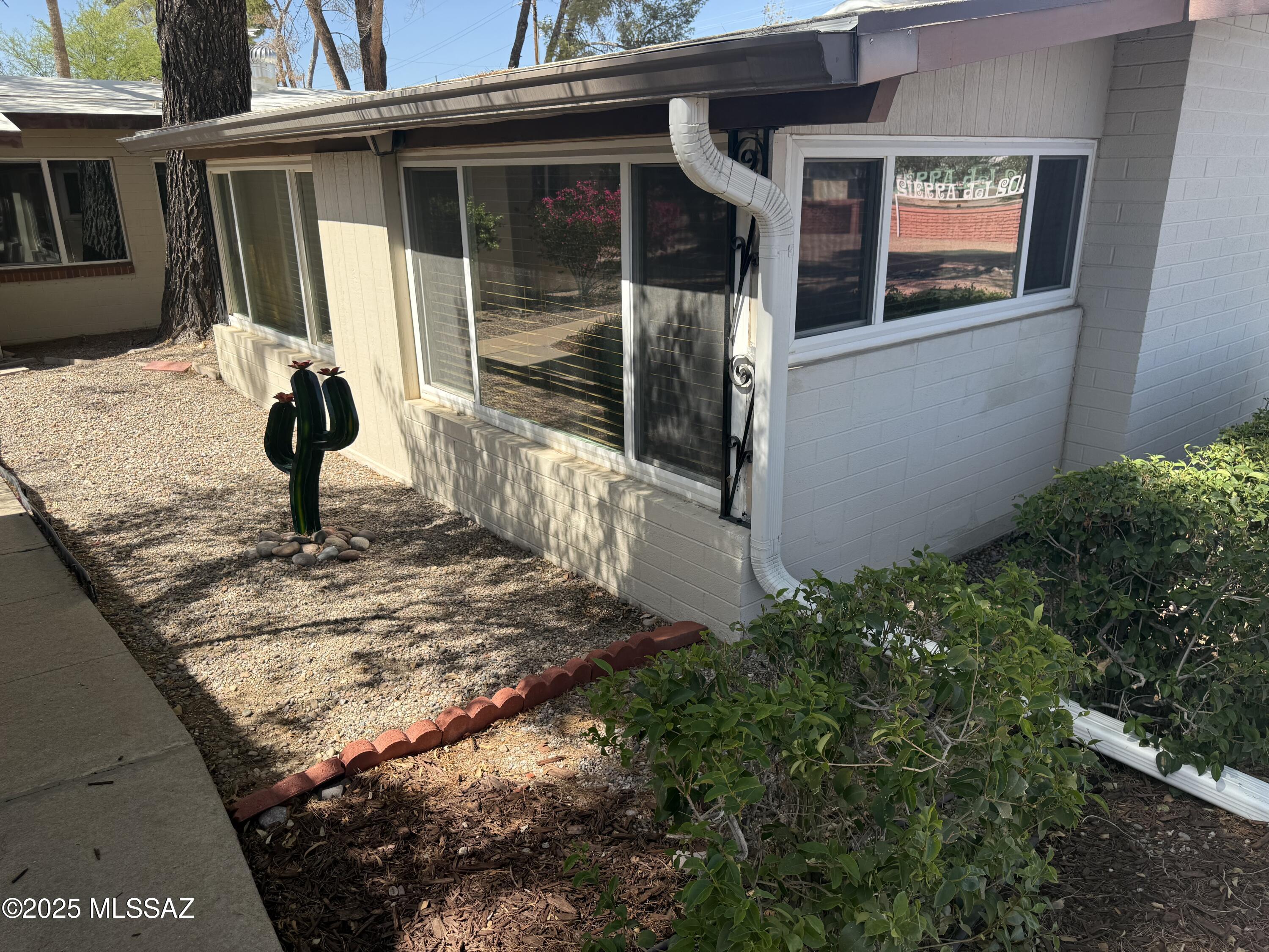 1002 S Kolb Rd 2