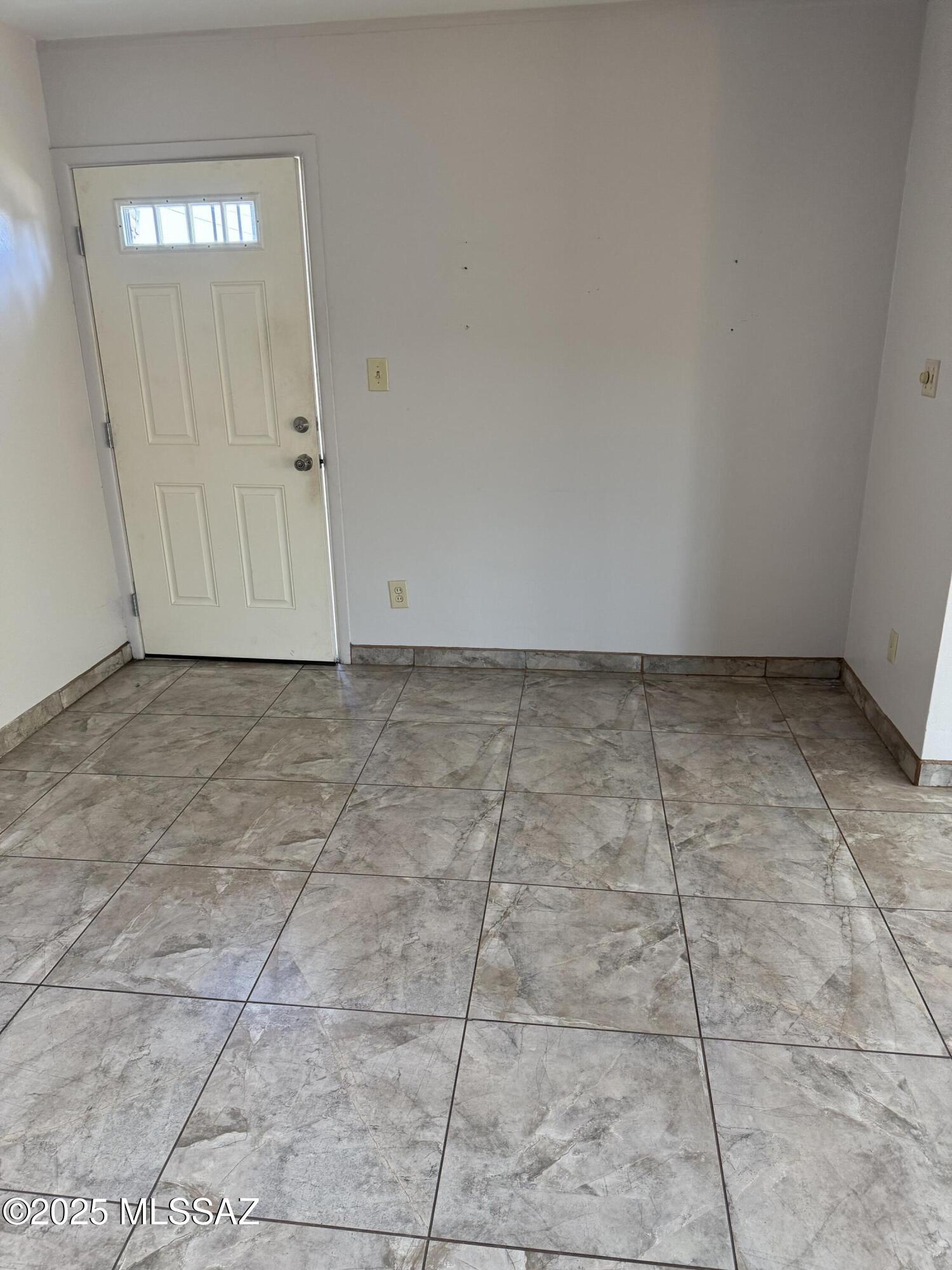 1002 S Kolb Rd 2