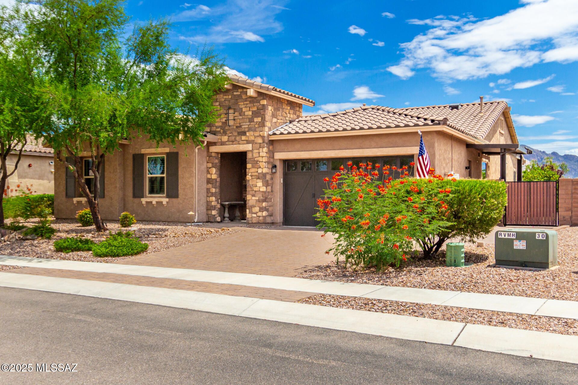 961 W Golden Barrel Court