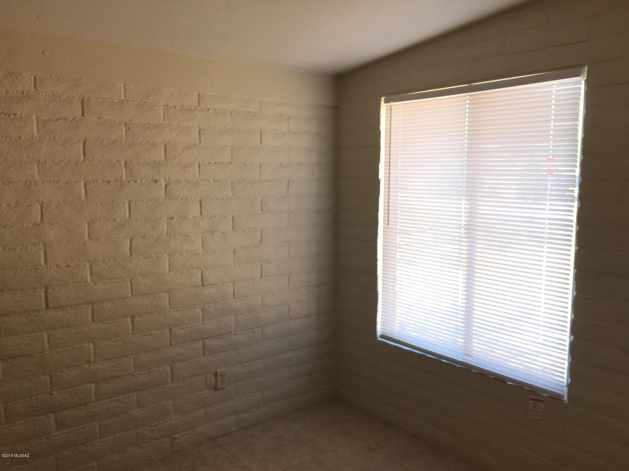 Vista Del Prado (1-274) - Residential Lease
